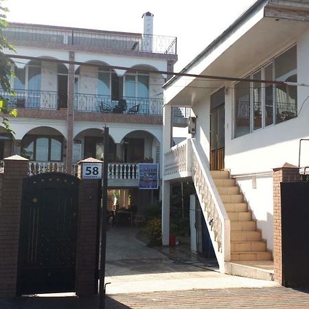 Merab House 巴统 外观 照片