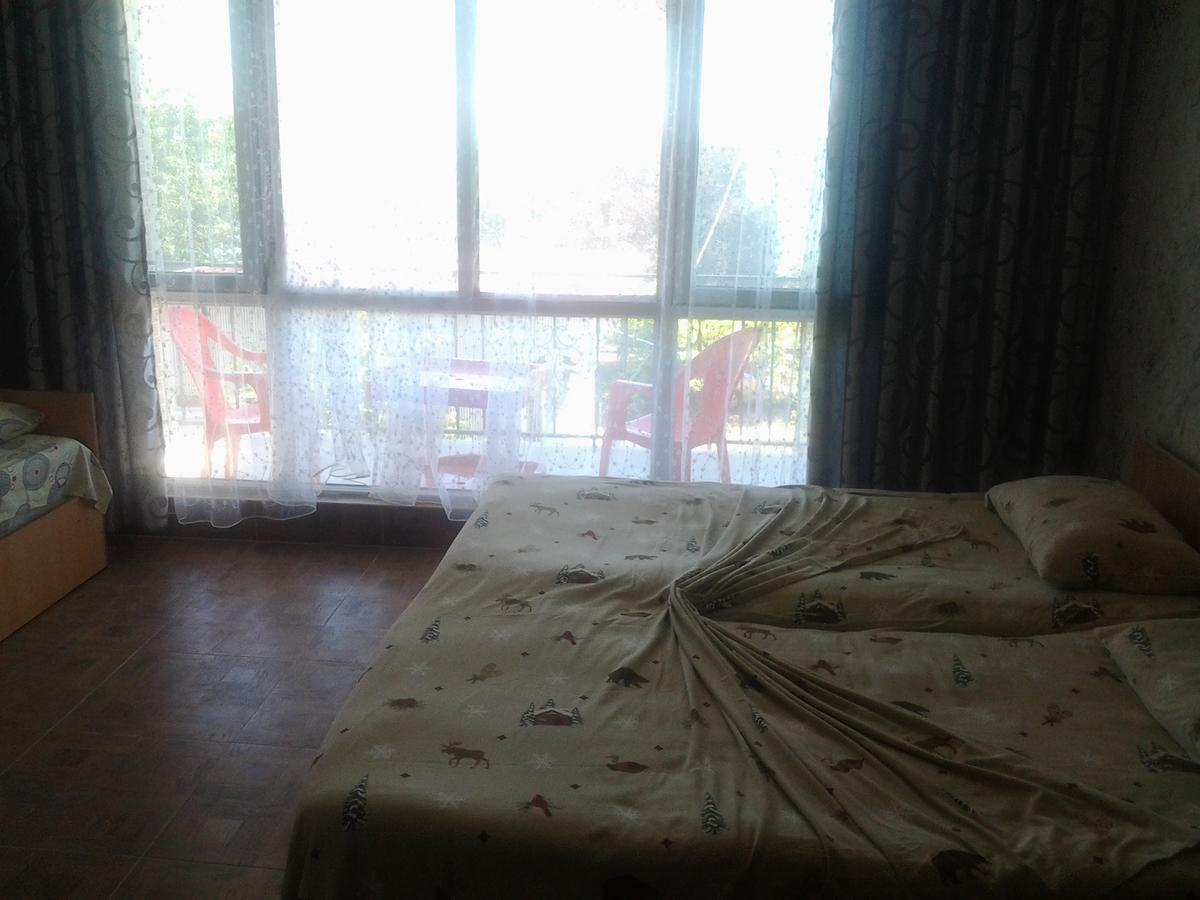 Merab House 巴统 外观 照片