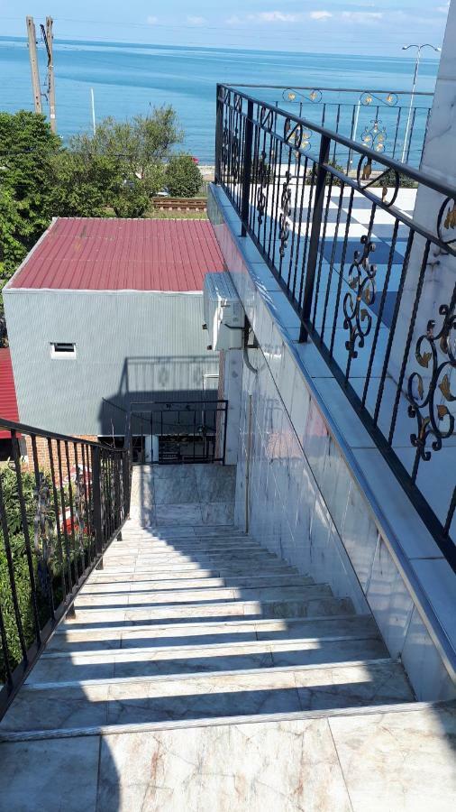 Merab House 巴统 外观 照片