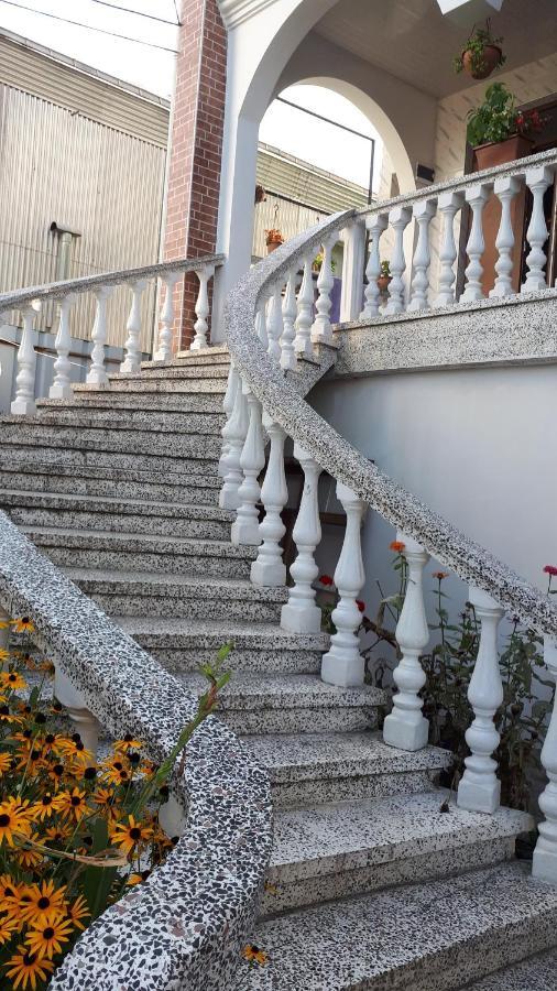 Merab House 巴统 外观 照片