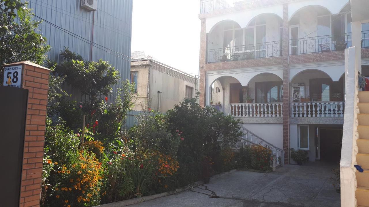 Merab House 巴统 外观 照片